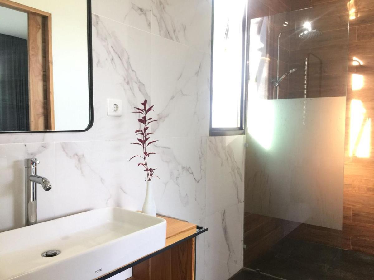 Le Chien Rouge Hotel Lovina Екстериор снимка