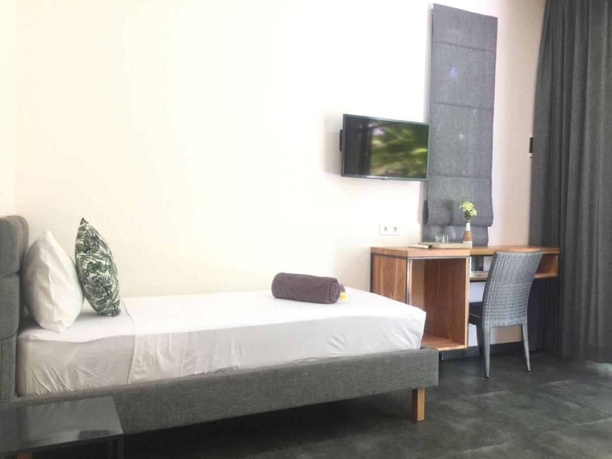 Le Chien Rouge Hotel Lovina Екстериор снимка