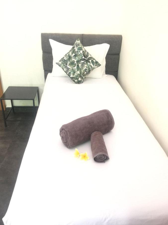 Le Chien Rouge Hotel Lovina Екстериор снимка